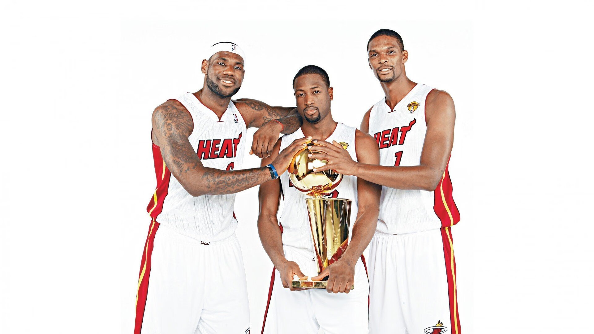 开云体育下载官网-NBA雷霆队球员华莱士致敬老将威斯布鲁克，雷霆队教练布鲁克斯